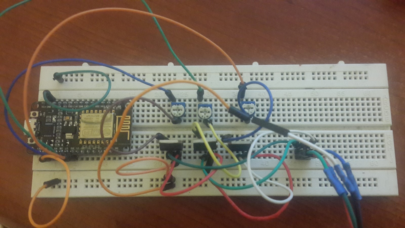 ESP8266 LEDS TIP122 on breadboard